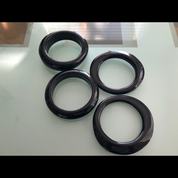 Four black lacquer bangles modern-style - Picture 3 of 5